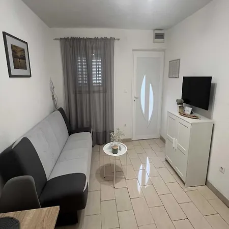 Vela - With Garden View * Makarska