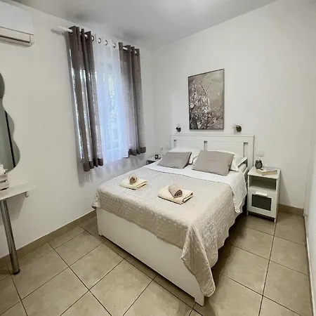Apartment Vela - With Garden View *