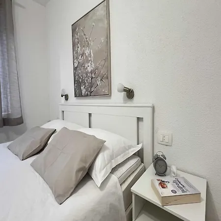 Vela - With Garden View Apartment