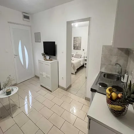 Vela - With Garden View Apartment