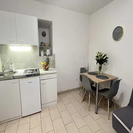 Vela - With Garden View Apartment *